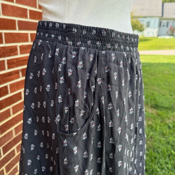 Garnet Hill Crepe Silky Midi Maxi Long Skirt, Small, Gray, Small Floral Pockets - Picture 5 of 13